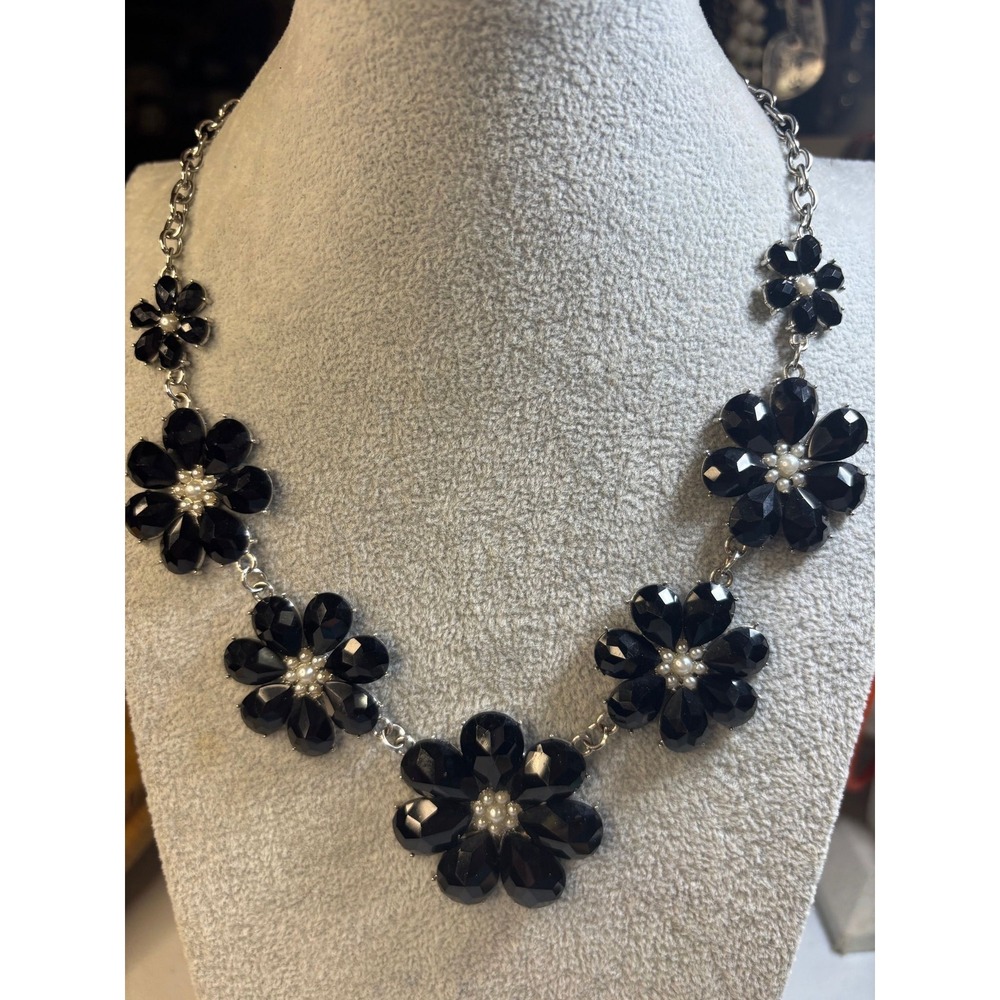 #56. Paparazzi Flor Fun Black Faceted Necklace